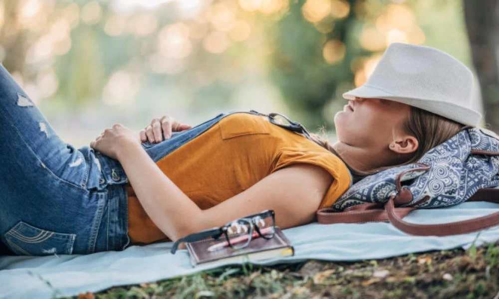 Κοιμάστε πολύ το μεσημέρι; Δείτε αν είναι καλό για την υγεία σας